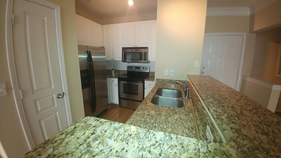 Closeup Kitchen - 10 Perimeter Summit Blvd