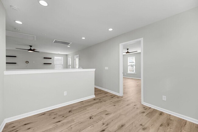 Building Photo - Stunning 4 Bed, 3.5 Bath in Oakfield of Jo...