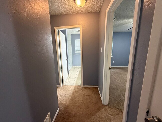 Building Photo - Jasper Heights - 3 bedroom beauty!