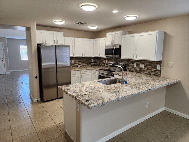 Building Photo - 11631 W Brown St