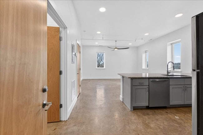 Building Photo - Quince, Fünfzehn, Fifteen!