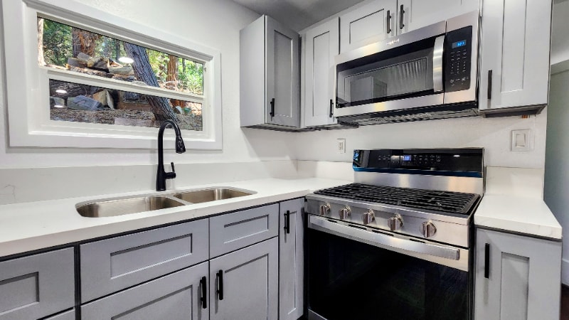 Building Photo - 480 Valley Rd