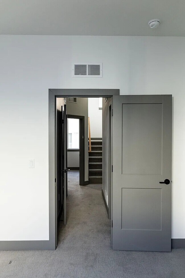 Building Photo - 3505 S Marion St