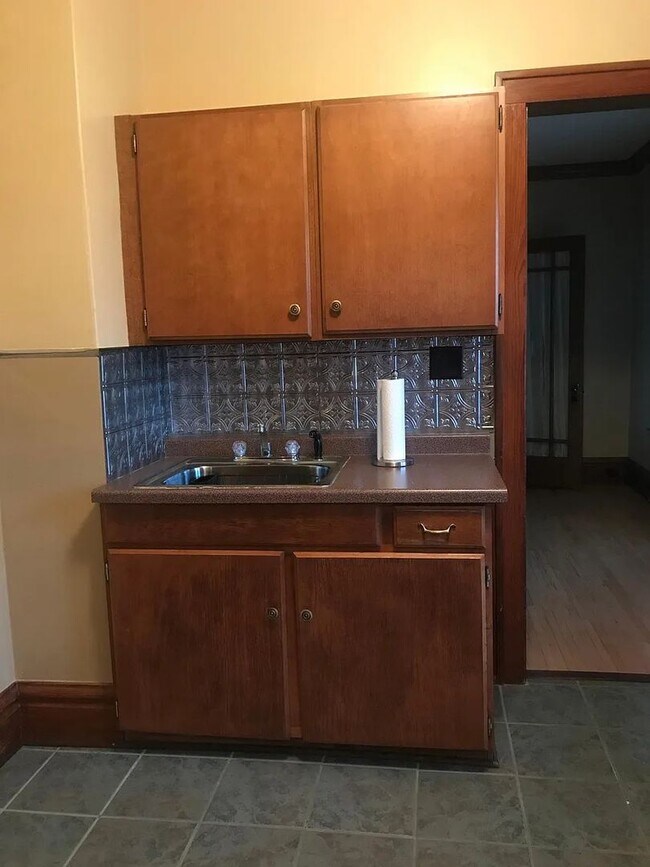 Building Photo - 1802-1806 Superior Ave - Duplex