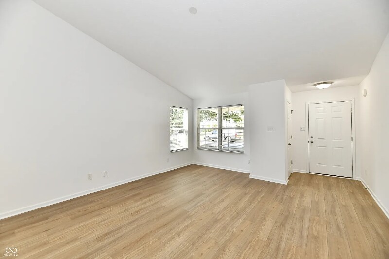 Building Photo - 931 Maidstone Ave