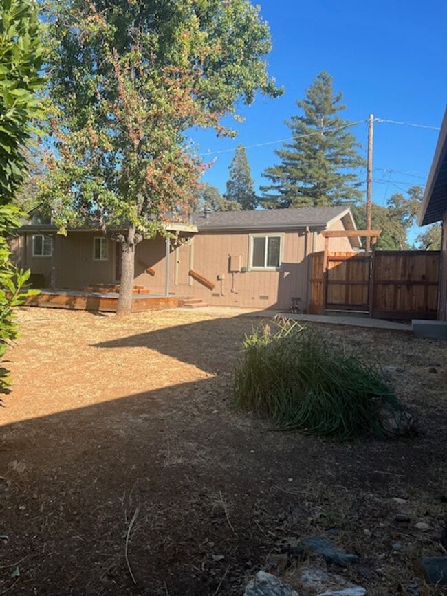 Building Photo - Modern Auburn Retreat—Fully Renovated 3BR ...