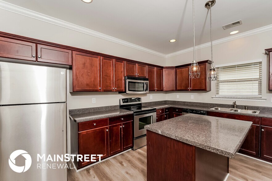 Building Photo - 1131 Avalon Dr