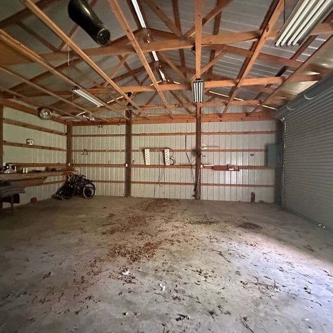 Building Photo - 3365 E Hawthorne Rd