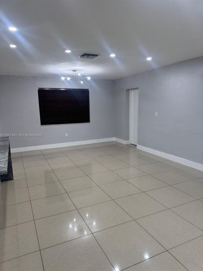 Building Photo - 7541 Miramar Pkwy