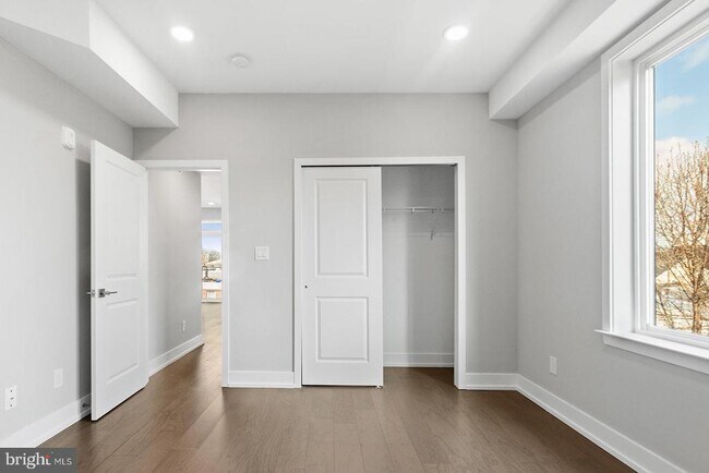 Building Photo - 1221 E Berks St
