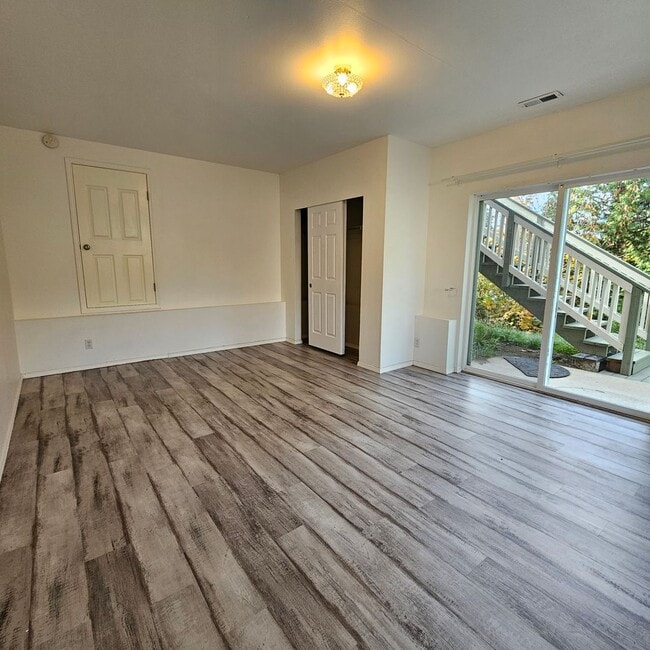 Building Photo - Bright and Stunning 2-Story Home with Dayl...