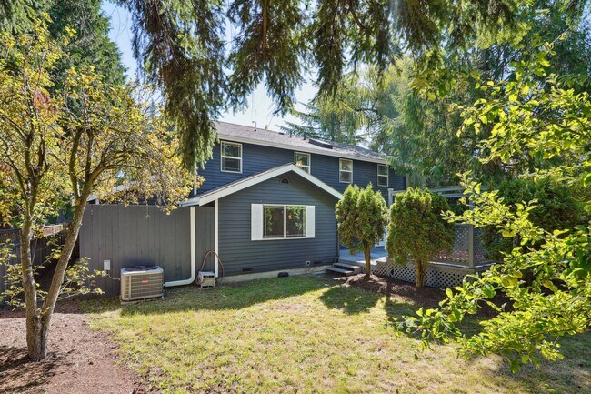 Building Photo - 2119 Duvall Ave NE