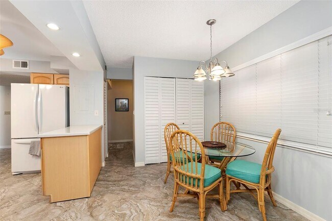 Building Photo - 6500 Sunset Way