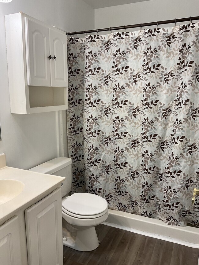 Building Photo - 1850 Tall Oaks Dr