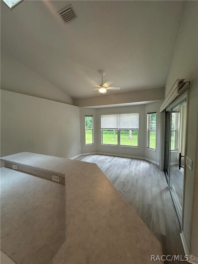 Building Photo - 2675 N Canterbury Lake Dr