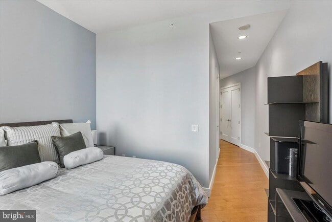 Building Photo - 1414 S Penn Square