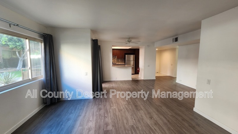 Building Photo - 400 N Sunrise Way