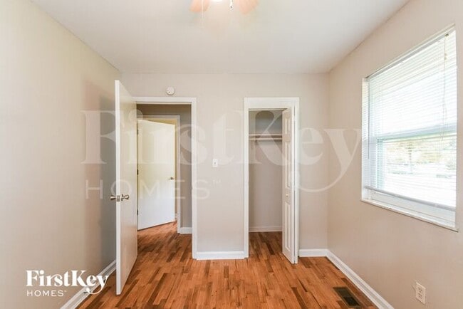 Building Photo - 1240 N Ridgeview Dr
