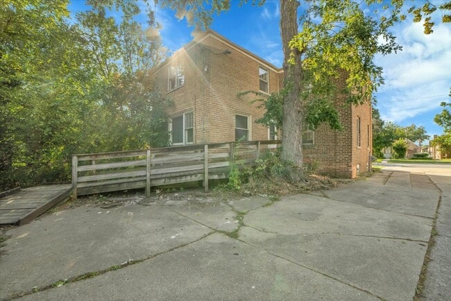 Building Photo - 2546 W 115th St