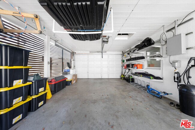 Building Photo - 2559 Colby Ave