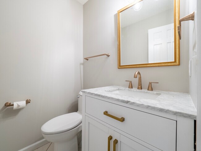 Building Photo - 31 Carriage House Dr