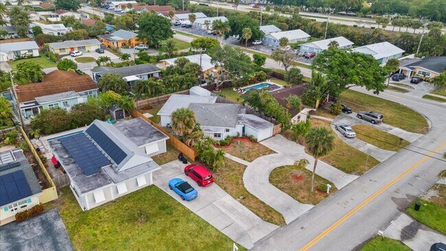 Building Photo - 379 Garden Blvd