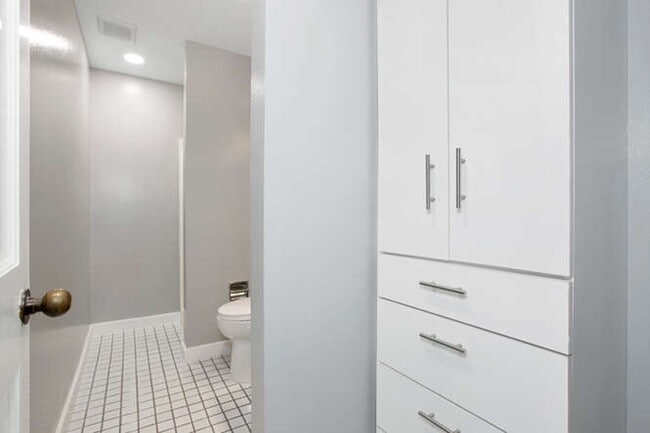 Building Photo - Charming & Bright 1 bedroom Unit in Sausal...