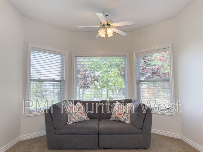 Building Photo - 49 E Fairway Dr