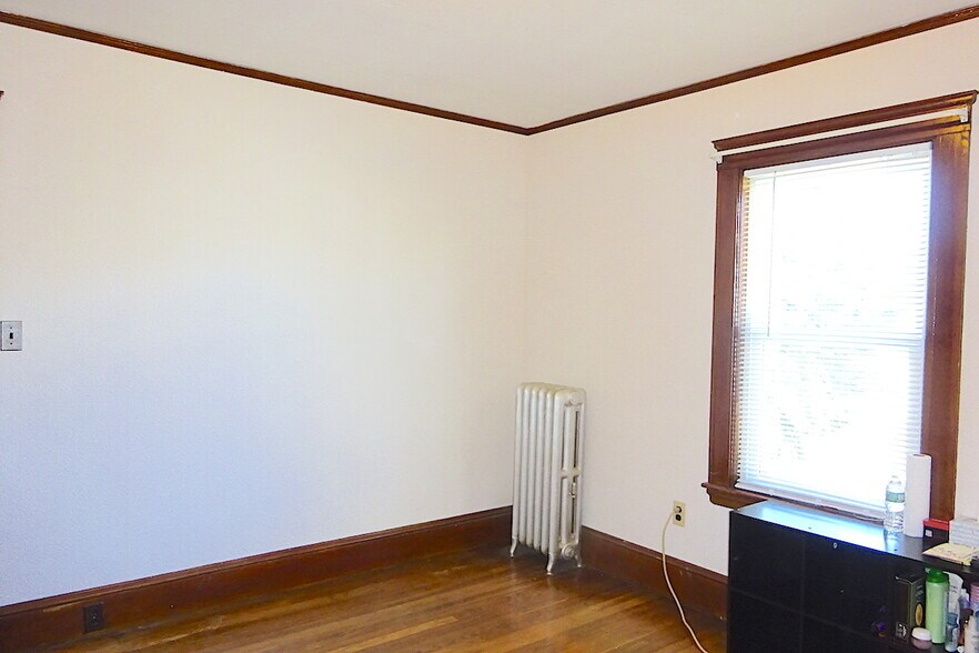 Building Photo - 115 Playstead Rd