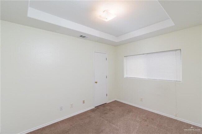 Building Photo - 17 Yary Dr