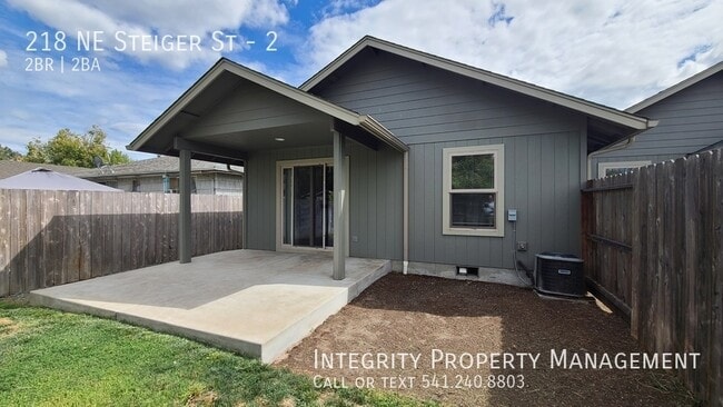 Building Photo - 218 NE Steiger St