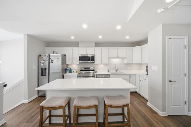 Building Photo - 7214 Farmstead Ln