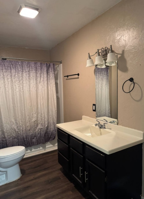 Building Photo - 724 E Delaware Ave