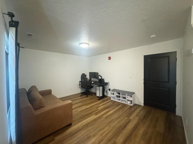 Building Photo - 359 N 700 W