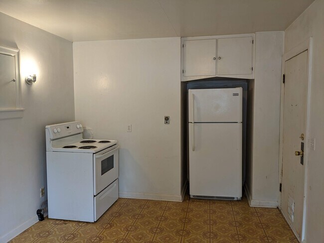 Building Photo - 2425 Snyder Ave