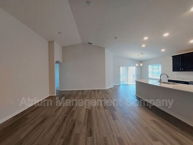 Building Photo - 1234 Cascade Dr