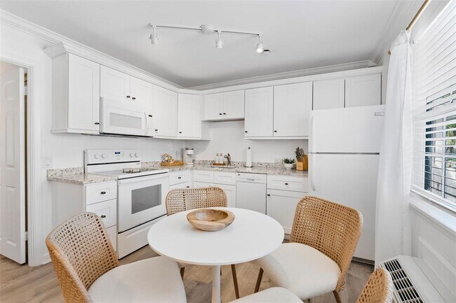 Building Photo - 1603 Gulf Dr N