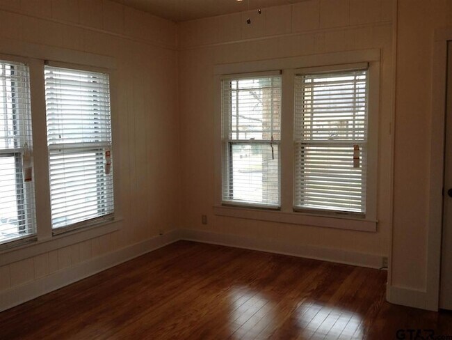 Building Photo - 632 Nacogdoches St