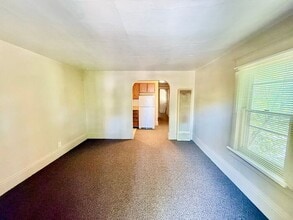 Building Photo - Best Kept Secret! Great Price On This Wond...