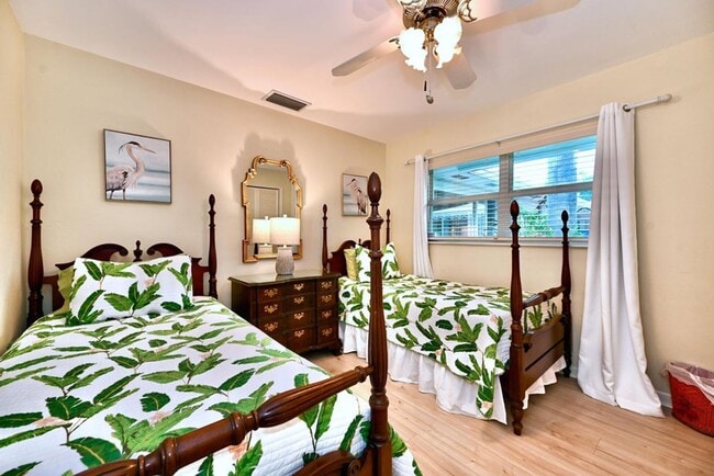 Building Photo - 129 Alhambra Pl