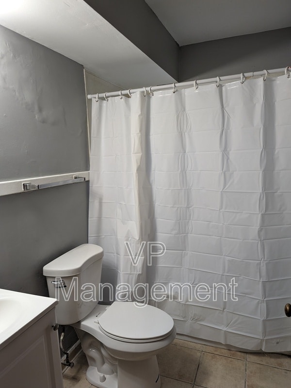 Building Photo - 410 23rd St