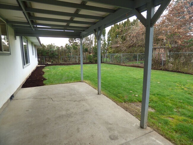 Building Photo - 3 bed 2 bath Home in North Salem