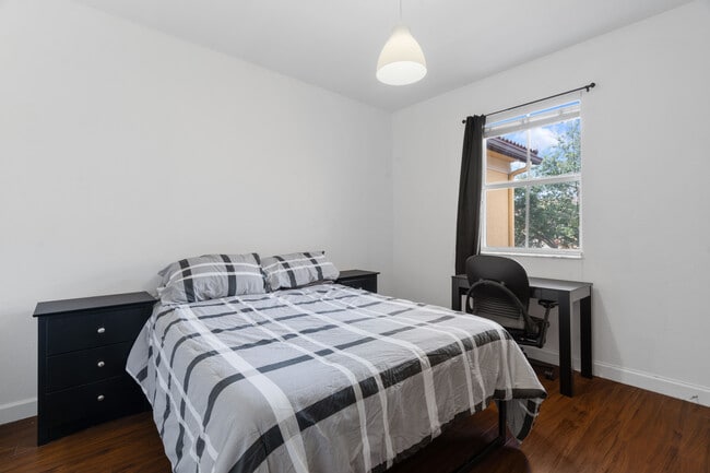 Building Photo - 8618 NW 113th Ct