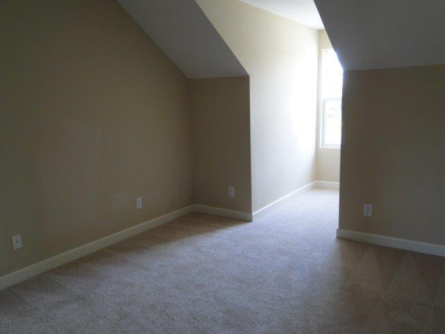 Building Photo - Townhouse For Rent