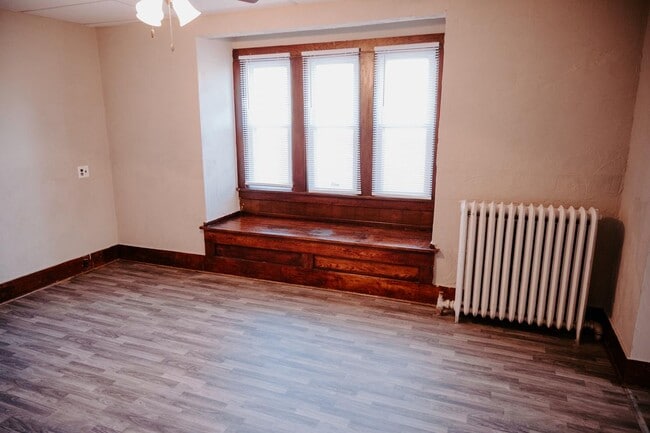 Building Photo - 2441 Templeton St