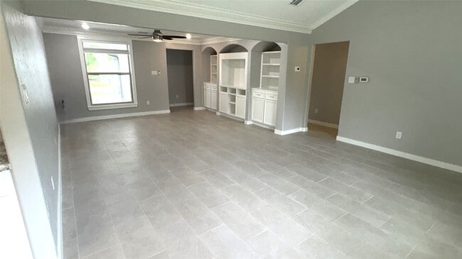 Building Photo - 212 Stratmore Dr