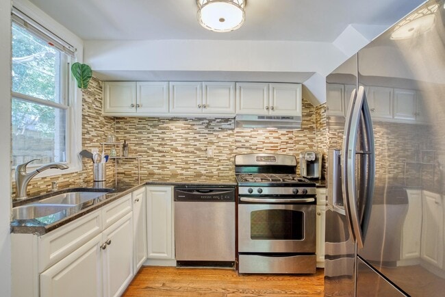 Building Photo - 3731 S Kemper Rd