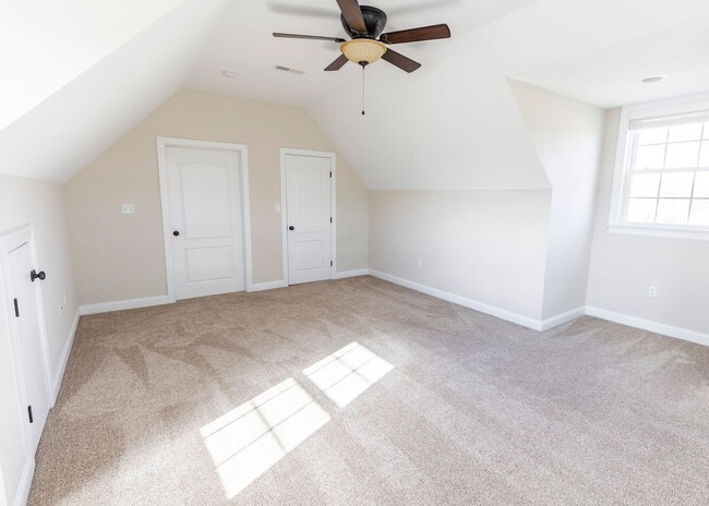 Building Photo - 5 bedroom home