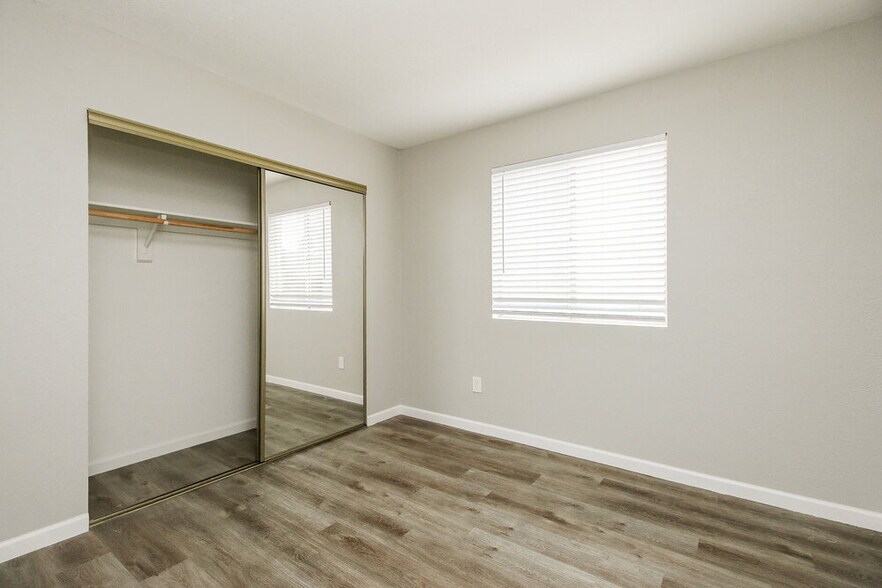 Building Photo - 1616 N Alta Mesa Dr