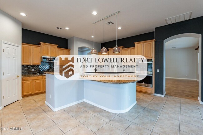 Building Photo - 13354 W San Miguel Ave